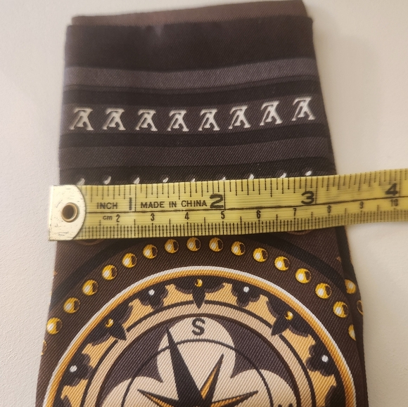 Louis Vuitton Scarf - Picture 5 of 7